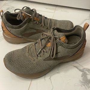 Brooks levitate2  LE size 11